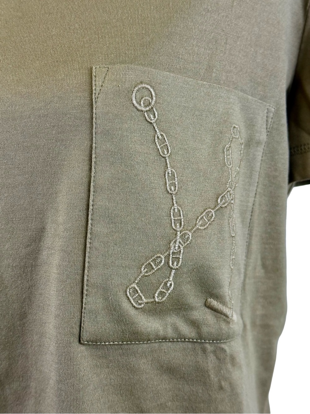 HERMES EMBROIDERED CHAINE D’ANCRE POCKET T-SHIRT IN OLIVE GREEN